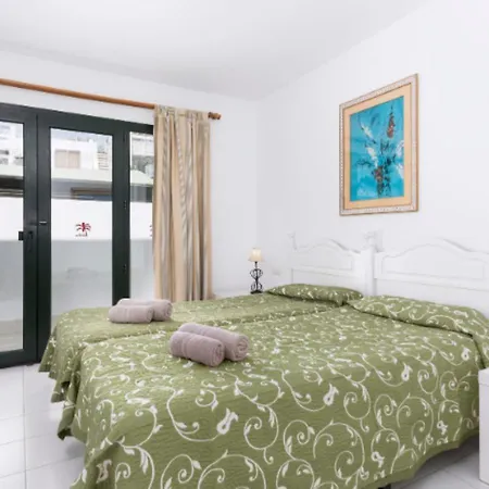 Livvo Erika (adults Only) * 科拉雷侯